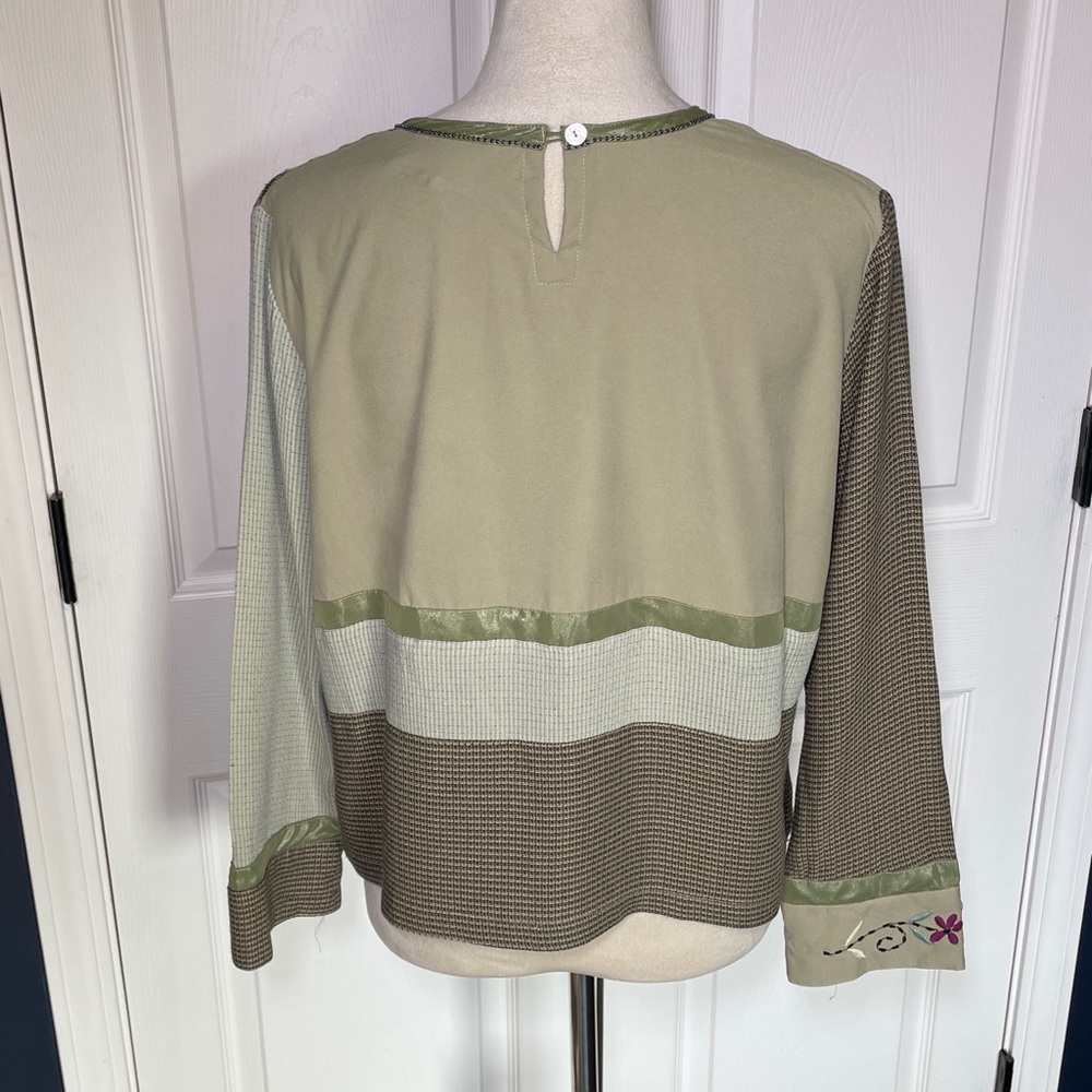 Faith by Celia Forrester Embroidered Floral Patchwork Long Sleeve Top Sage Taupe - Picture 5 of 8